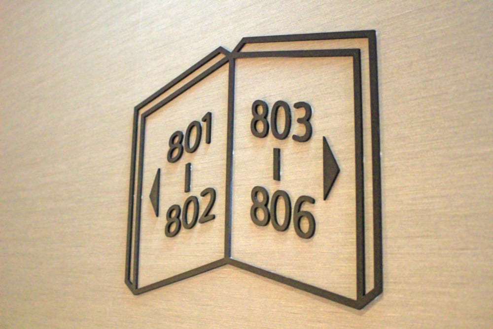 部屋番号のサイン
