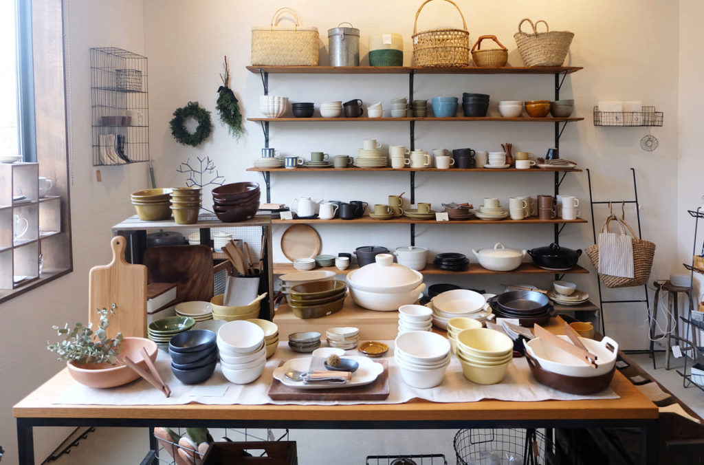 お気に入りの器との出合いを楽しむセレクトショップ「ecila design（エシラデザイン）」