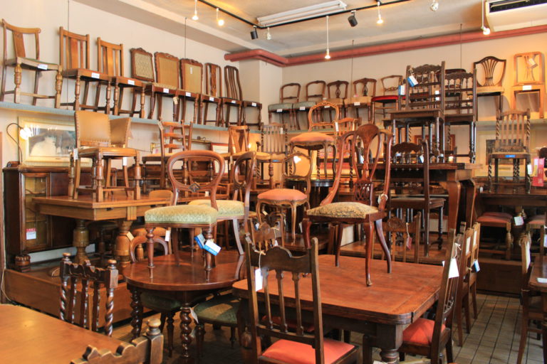 お気に入りのアンティークに出会える場所。日本最大級のアンティークモール「アンティークマーケット吹上」