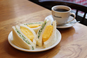 The long-established cafe "Nishi Asahi" in Endoji has been reborn. "Cafe Restaurant & Guest House Nagonoya"