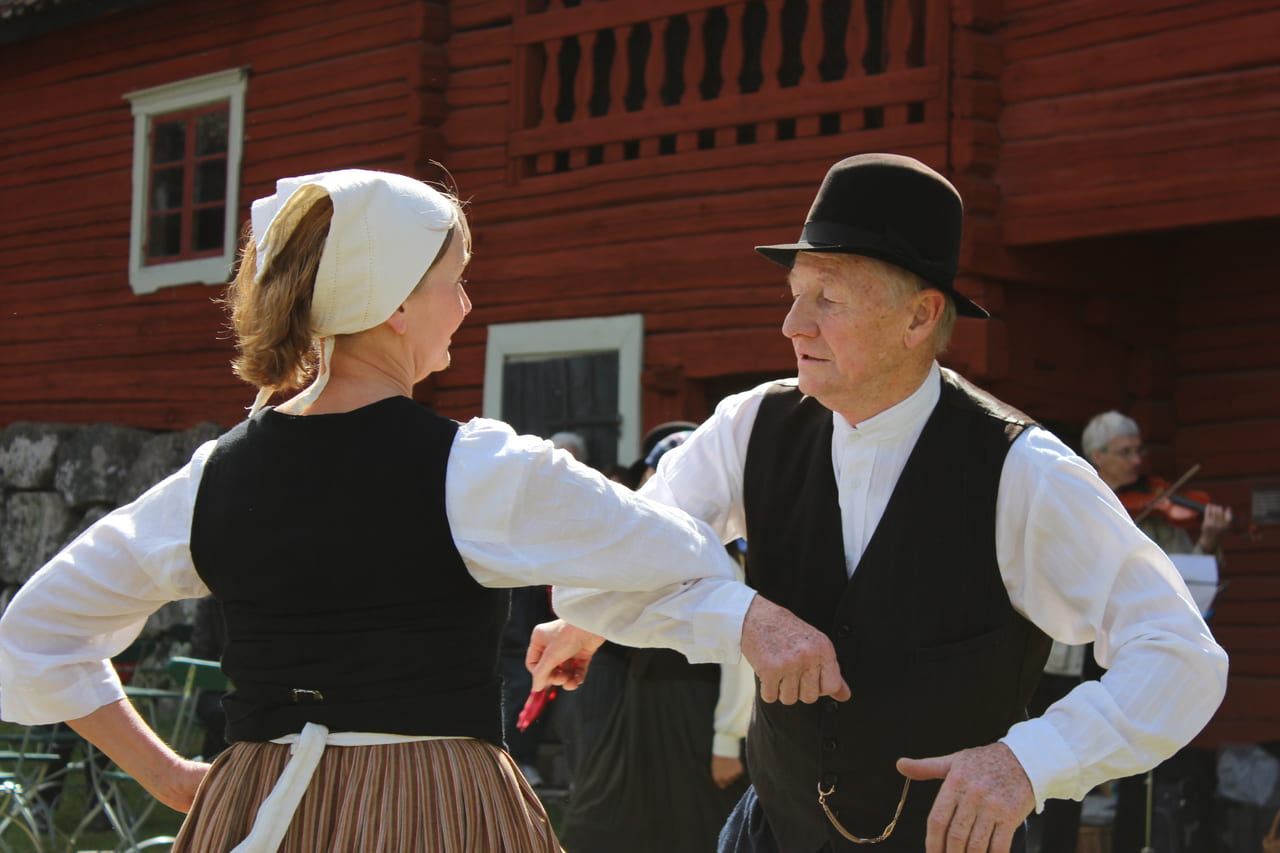 【スウェーデンの暮らし】Svensk Folkdans ～スウェーデンの伝統的なダンスと笑顔で迎える春～