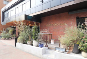 宿泊以外でも訪れたい！新宿のライフスタイルホテル「THE KNOT TOKYO Shinjuku（ザ ノット 東京新宿）」