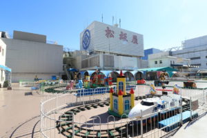 ノスタルジックな世界が広がる。名古屋松坂屋にある屋上遊園地