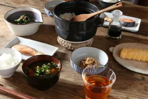 300年の歴史。三重県菰野町の萬古焼を食卓に。「かもしか道具店」