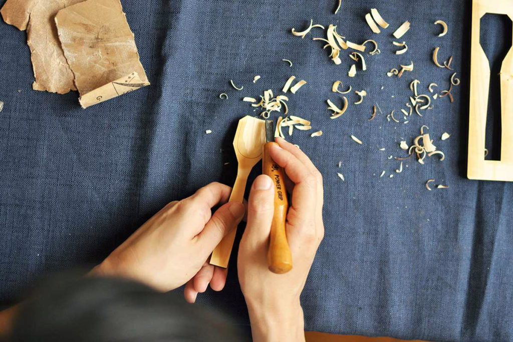 DIY初心者でも簡単！自分でつくる木のカトラリー「ヒトテマキット」