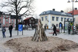 【スウェーデンの暮らし】春の到来を祝う伝統行事「Valborg」 ヴァルプルギスの夜