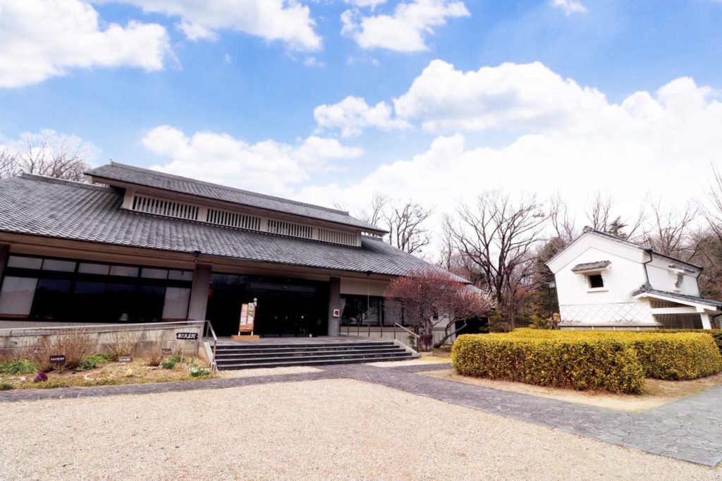 手仕事の美・民芸美を鑑賞できる柳宗悦ゆかりの施設「豊田市民芸館」