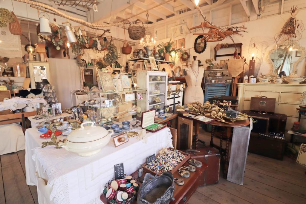 一つひとつに想いやストーリーがある、美しいガラクタたち。BROCANTE de GIGUE(ブロカント ジーグ)