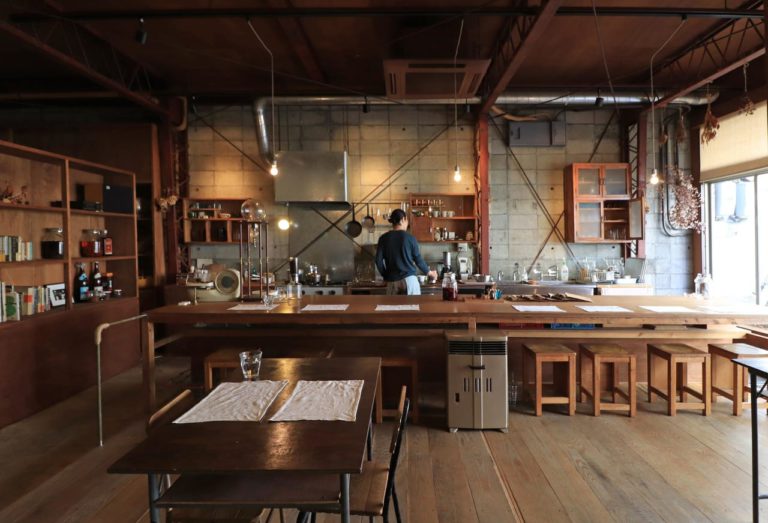 ほっとため息が出る、自家焙煎のコーヒーが味わえるお店「喫茶クロカワ」