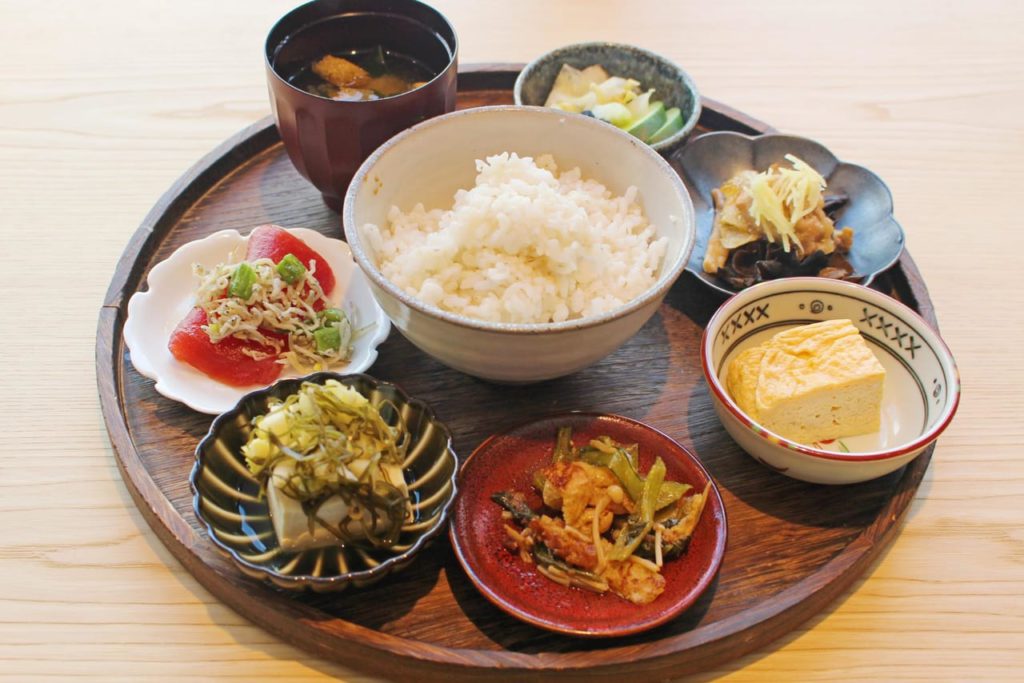 砂糖一切不使用！羅漢果の甘味料を使った、野菜たっぷりのおばんざいランチ「らかん・果」