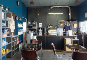 海外のような雰囲気の中で、珈琲時間を楽しむ「APOLLO COFFEE WORKS（アポロコーヒーワークス）」