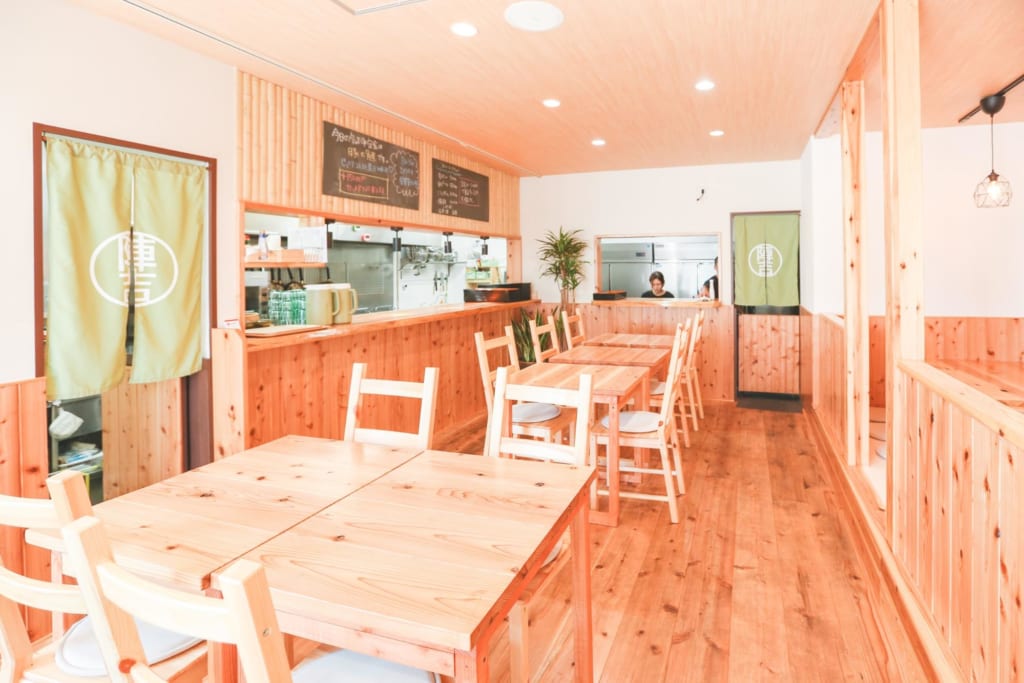 木のぬくもりと愛情いっぱいの定食カフェ「よろずカフェ陣吉」