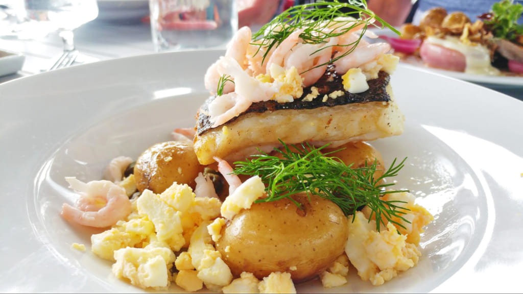 【スウェーデンの暮らし】ボートで来店ＯＫ？夏におすすめ、ホテルレストラン