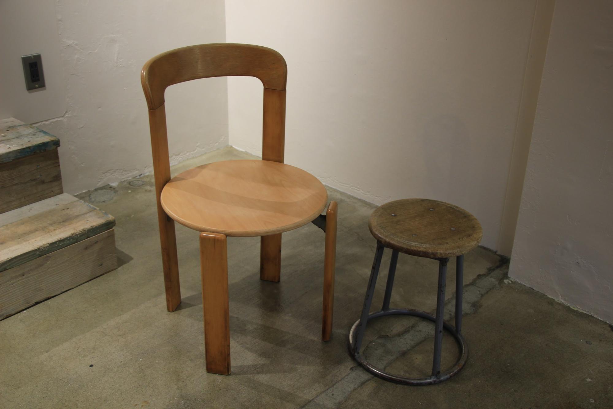 椅子はドイツやフランスのアンティークのものを。