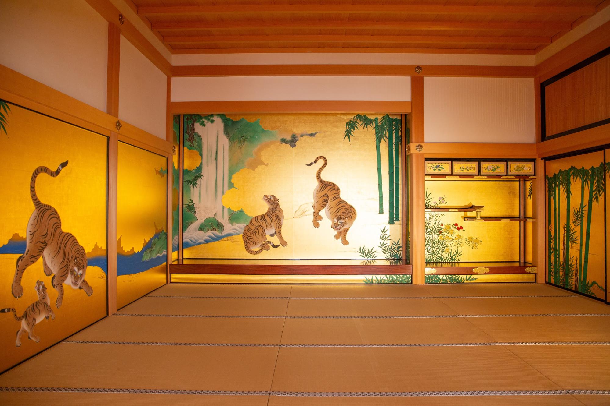 Hồi sinh diện mạo của 400 năm trước. Cực kỳ lộng lẫy! Tôi đã đến &quot;Điện Honmaru của lâu đài Nagoya&quot; sau khi được trùng tu.