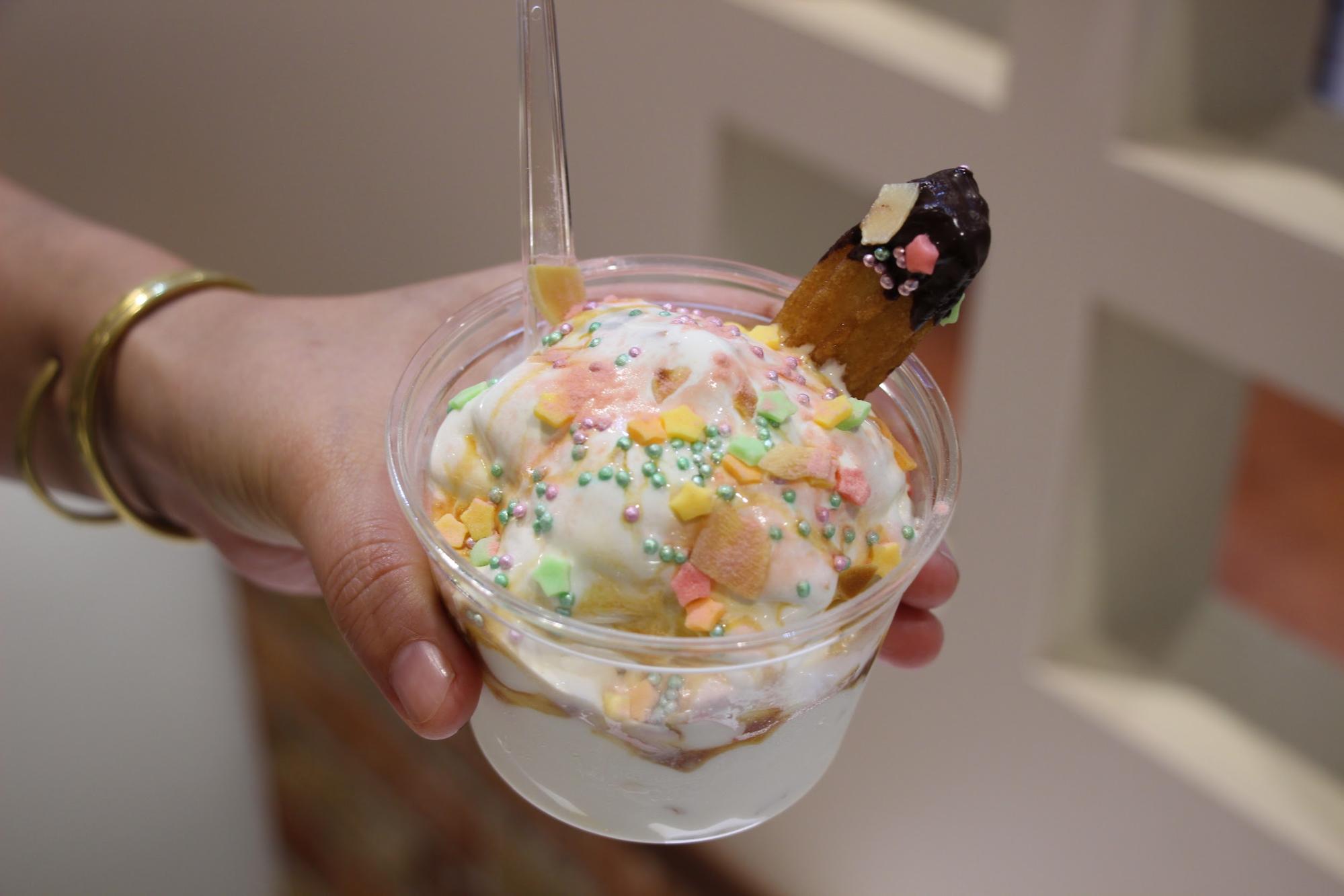 Baby Star Soft Cream Churro. You can enjoy your favorite toppings! Baby Star is kneaded into the soft serve ice cream.