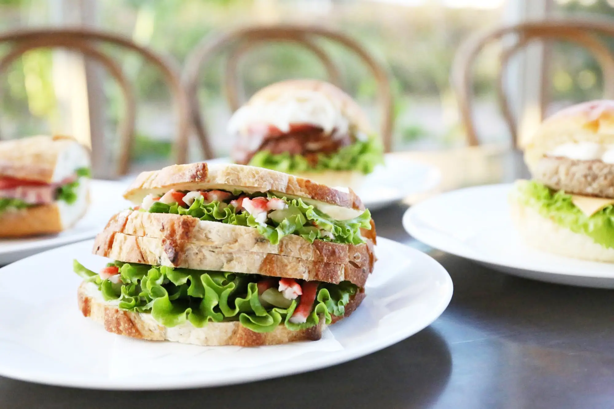 季節の果実を使った天然酵母と日本産小麦のパンが味わえるベーカリーカフェ。「Bakery＆Café Pain Bell（パンベル）」