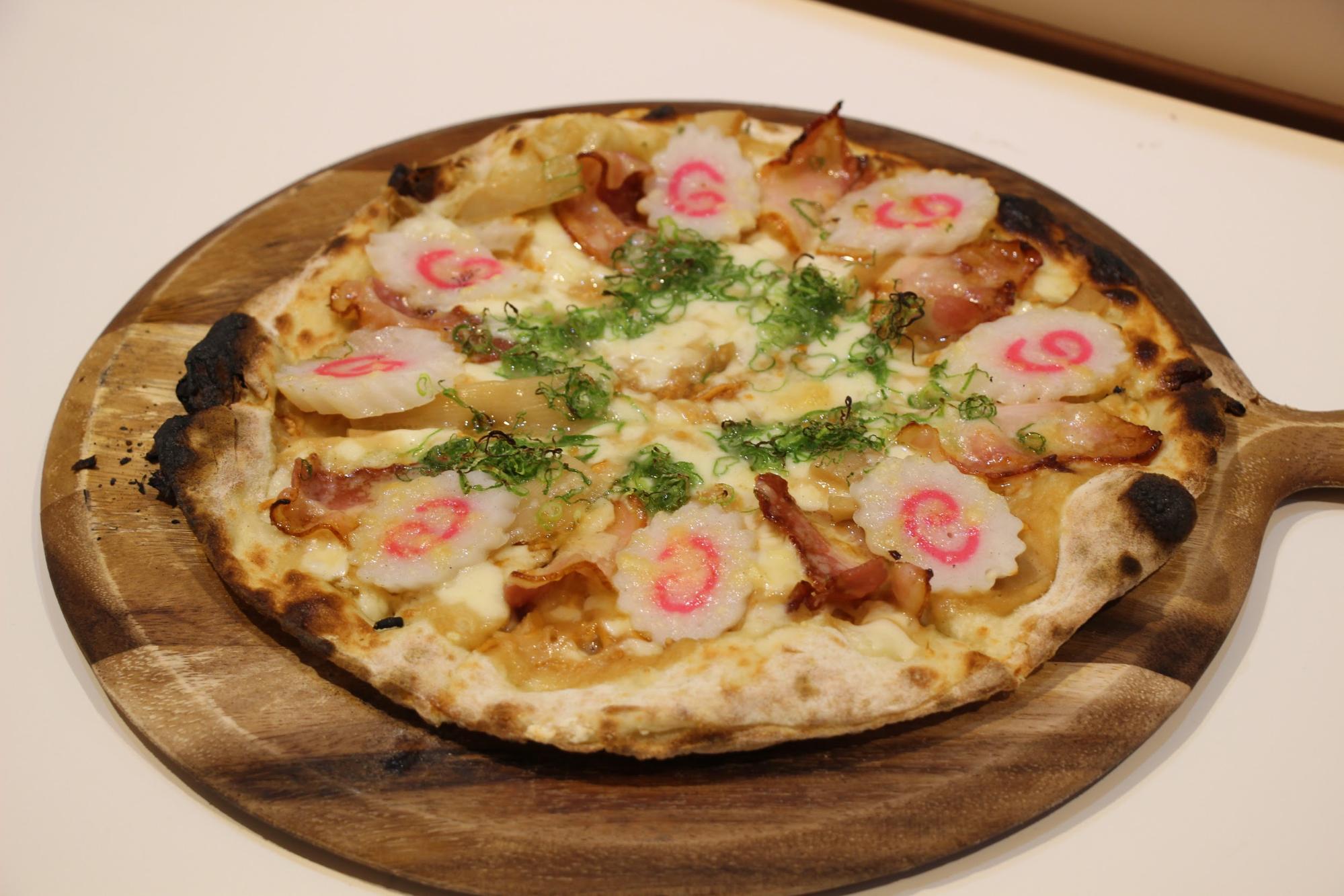 Authentic Stone Oven Ramen Pizza (1,180 yen)