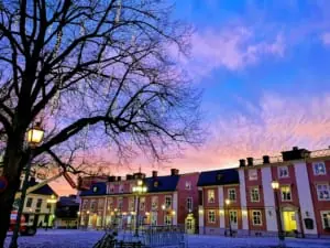 【スウェーデンの暮らし】スウェーデンの教会　ピンクの空が鮮やかな大聖堂から見る元旦の夕焼け