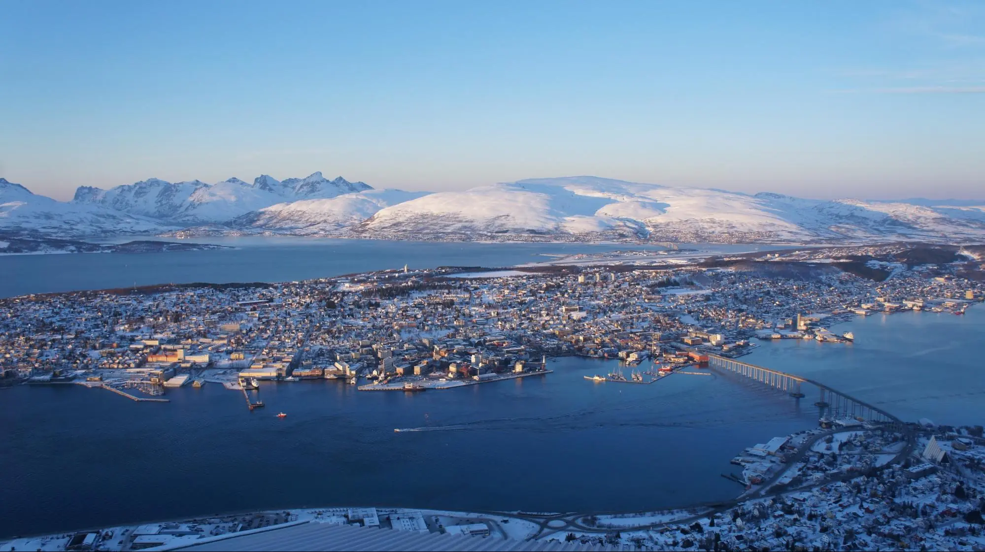 【ノルウェー トロムソ】冬はほぼ日が昇らない。ノルウェー北極圏の街、トロムソ