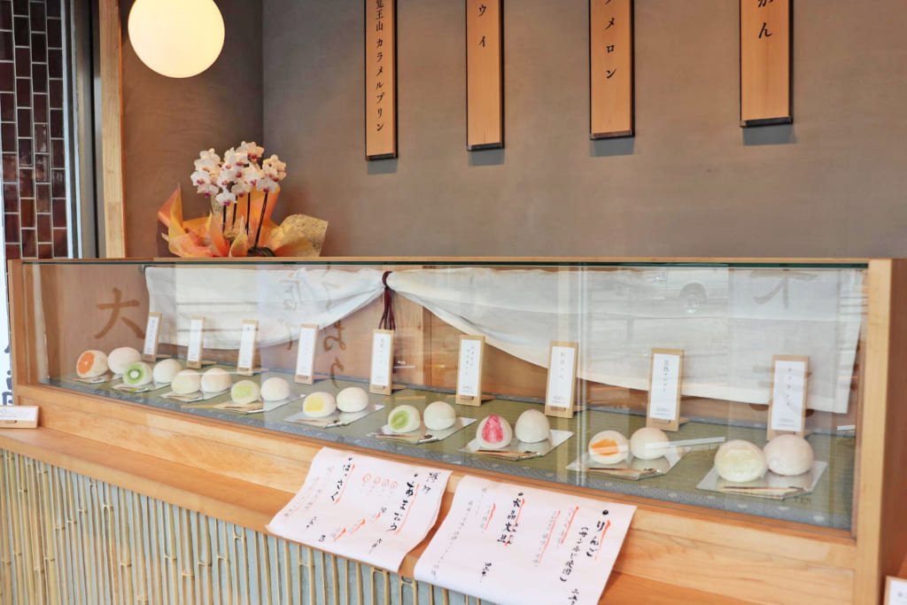 旬の果実をまるごと!カットした断面も楽しめる「覚王山フルーツ大福 弁才天」