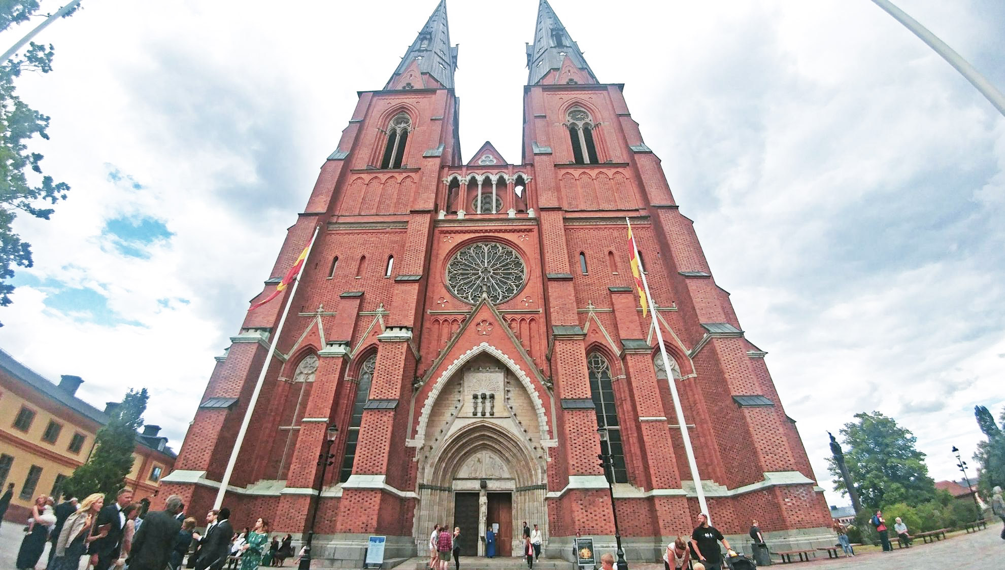 【スウェーデンの暮らし】北欧へ来たら一度は訪れてみたい、スカンジナビア諸国一の規模を誇る「ウプサラ大聖堂」