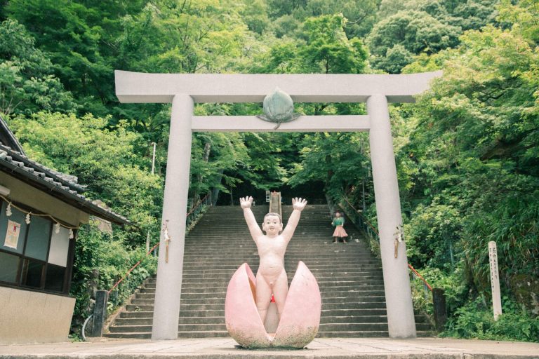 犬山一のディープスポット！？浅野祥雲の作品とともに巡る「桃太郎神社」