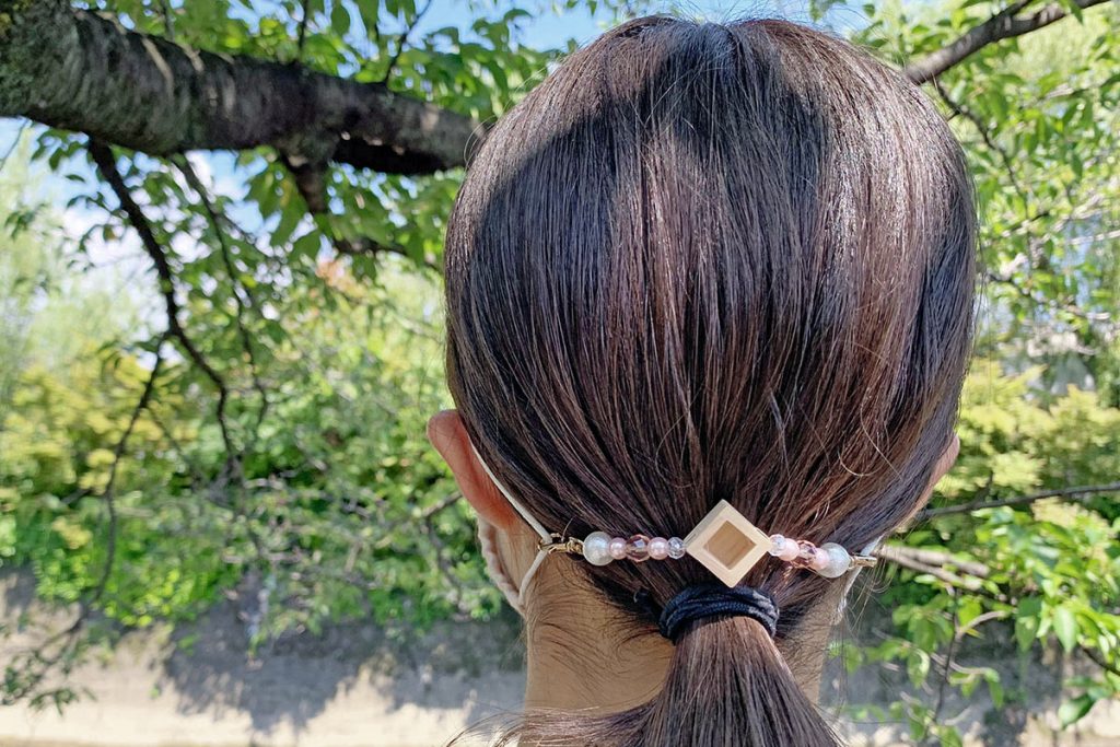 もうマスクの紐で耳が痛くならない！大垣の枡メーカーから「豆ますマスフック」が登場