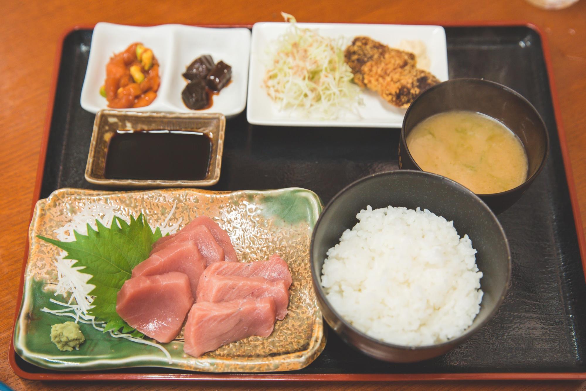 まぐろづくし定食