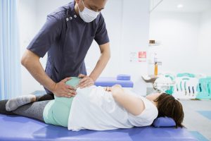 骨盤を整えて産後のお悩みを解決!「産後骨盤矯正」に通ってみました。(尾頭橋整体院))