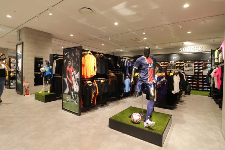 愛知県中部エリア最大級の商業施設に新オープンした「アディダス ブランドコアストア」＆「スポーツデポ」！｜ライフデザインズ