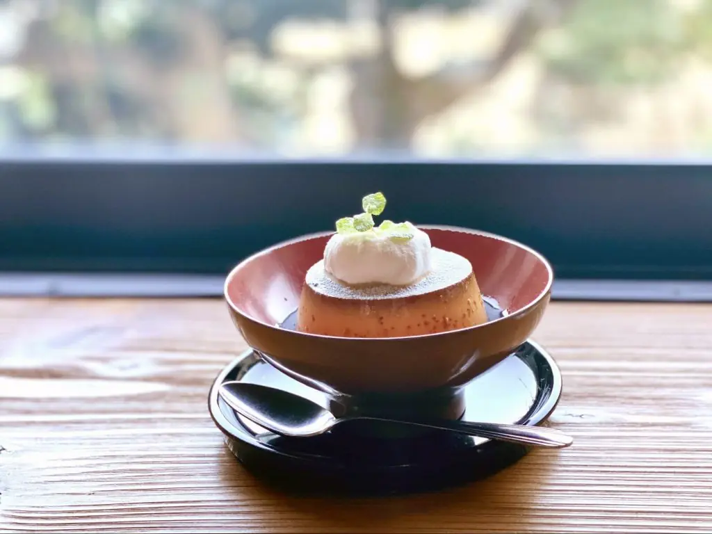 「喫茶とちょうど品 エントワ」暮らしにちょうど良い日用品と本に囲まれ、スイーツと珈琲で至福のひととき。