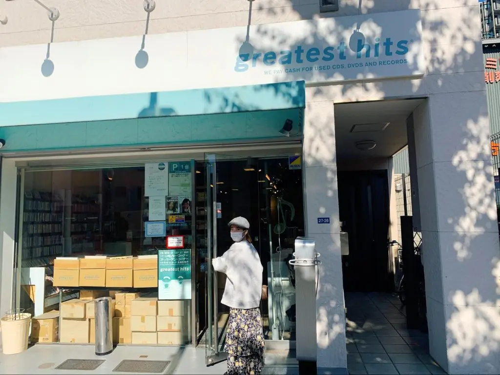 Is vinyl outdated? Exploring a world of music with no plan - A report on freewheeling record shop hopping in Nagoya.