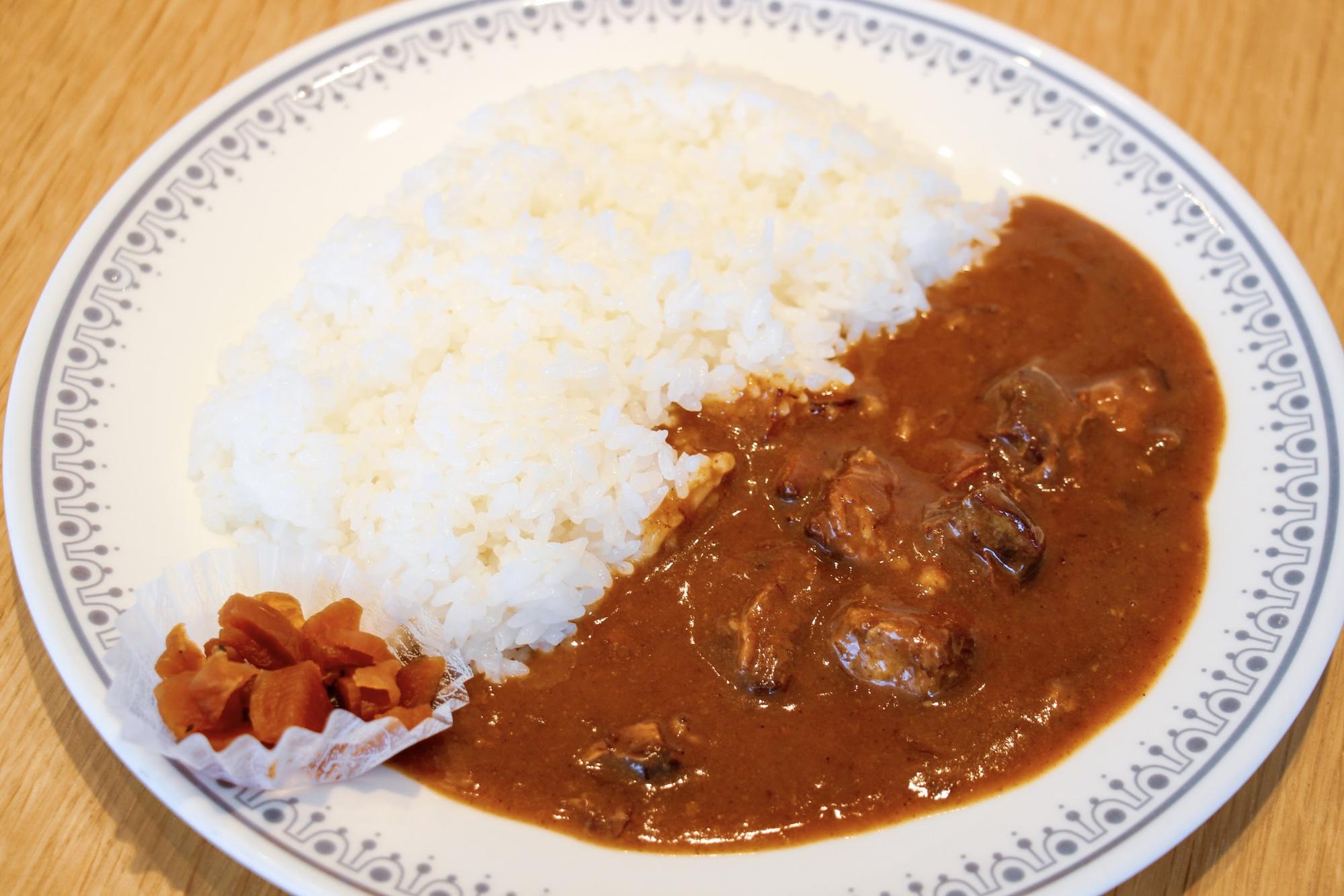 Museum beef curry ¥1,100 (with salad)