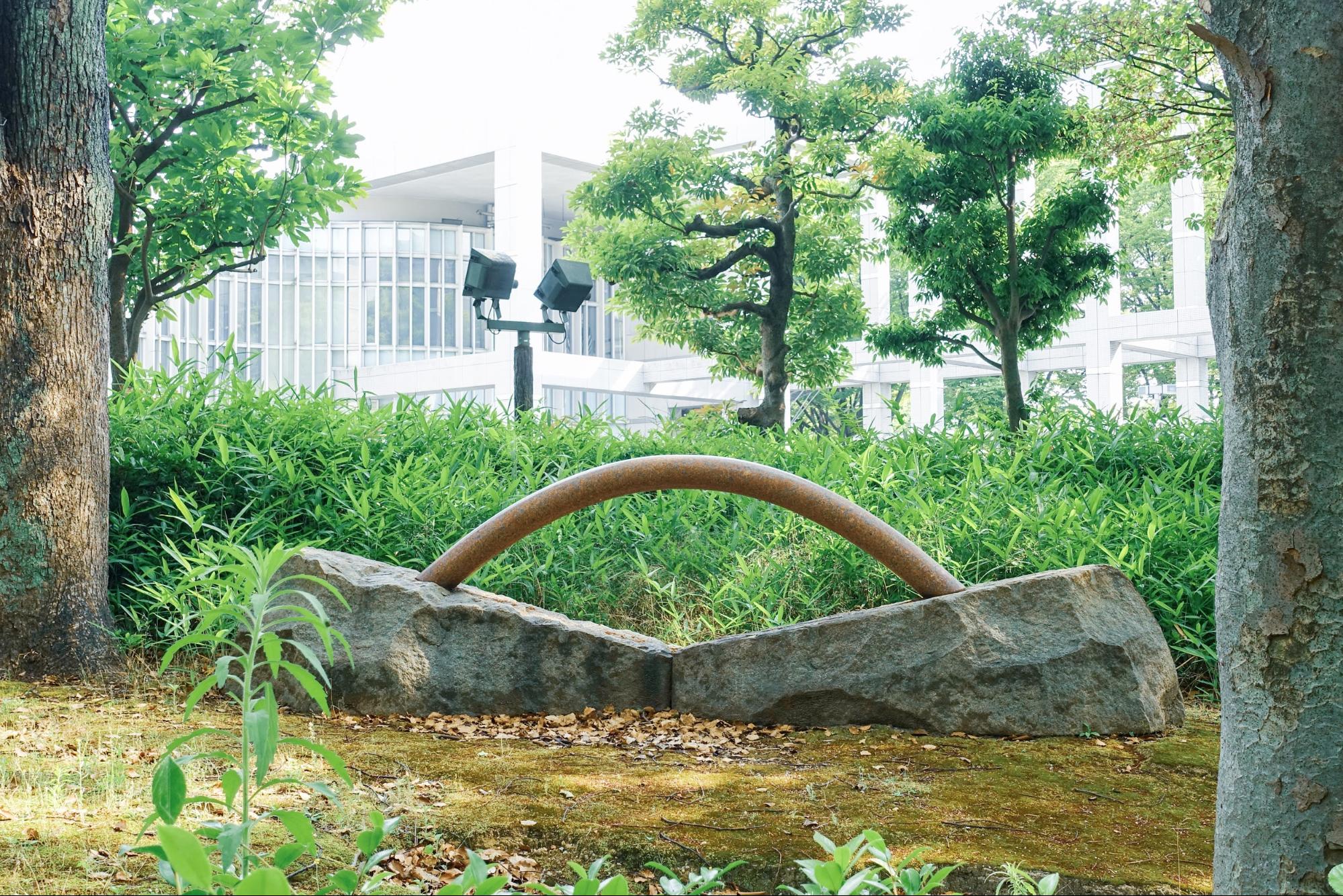 Nomizu Makoto "Striding Parabolic Form"