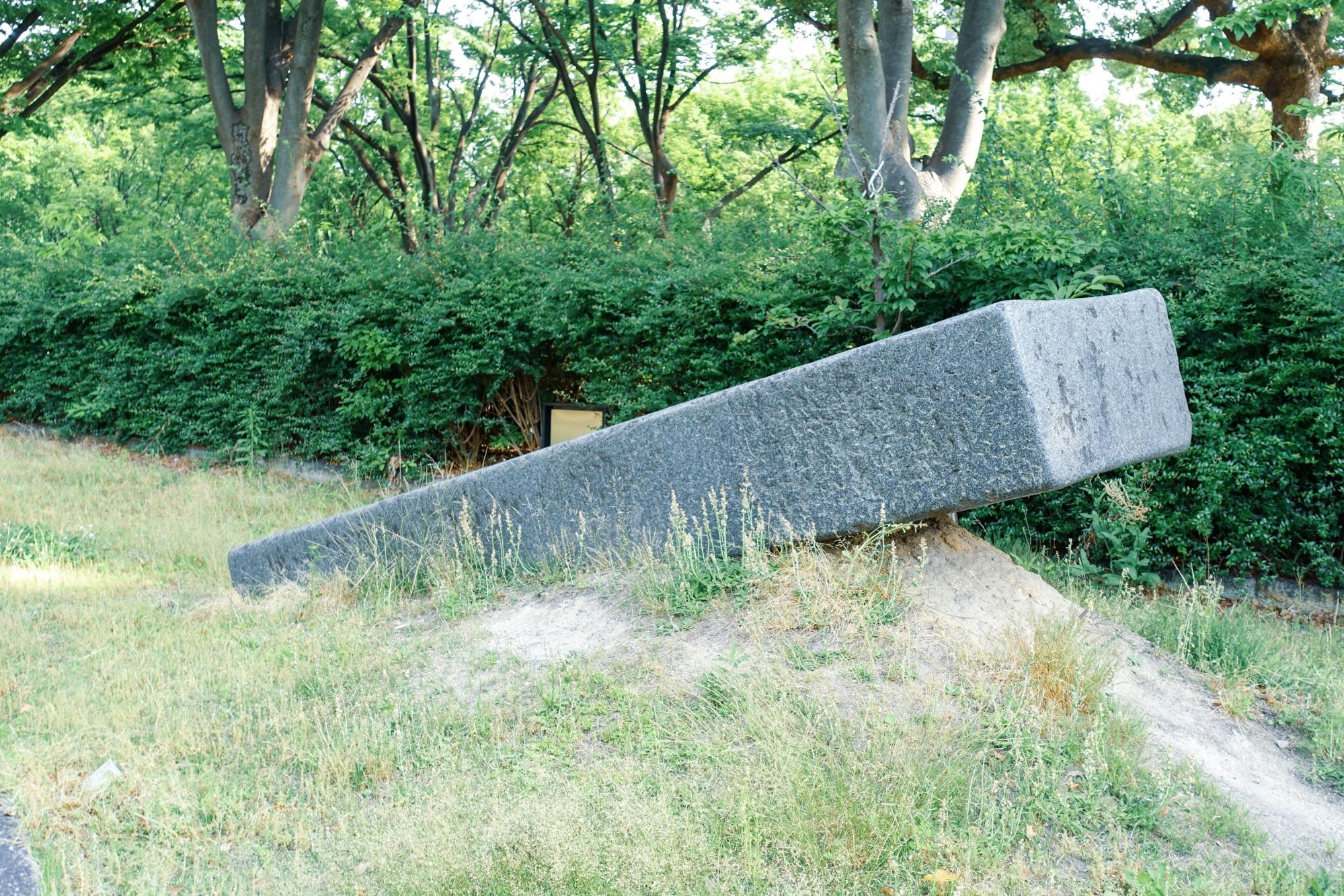 Makio Yamaguchi "Inclining Form - Square Pillar"