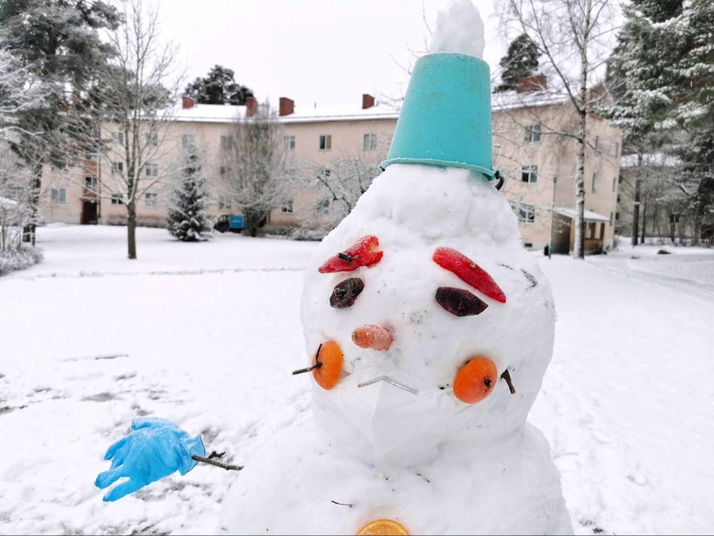 【スウェーデンの暮らし】「スウェーデンの冬」らしい日々と、スウェーデン式雪だるま