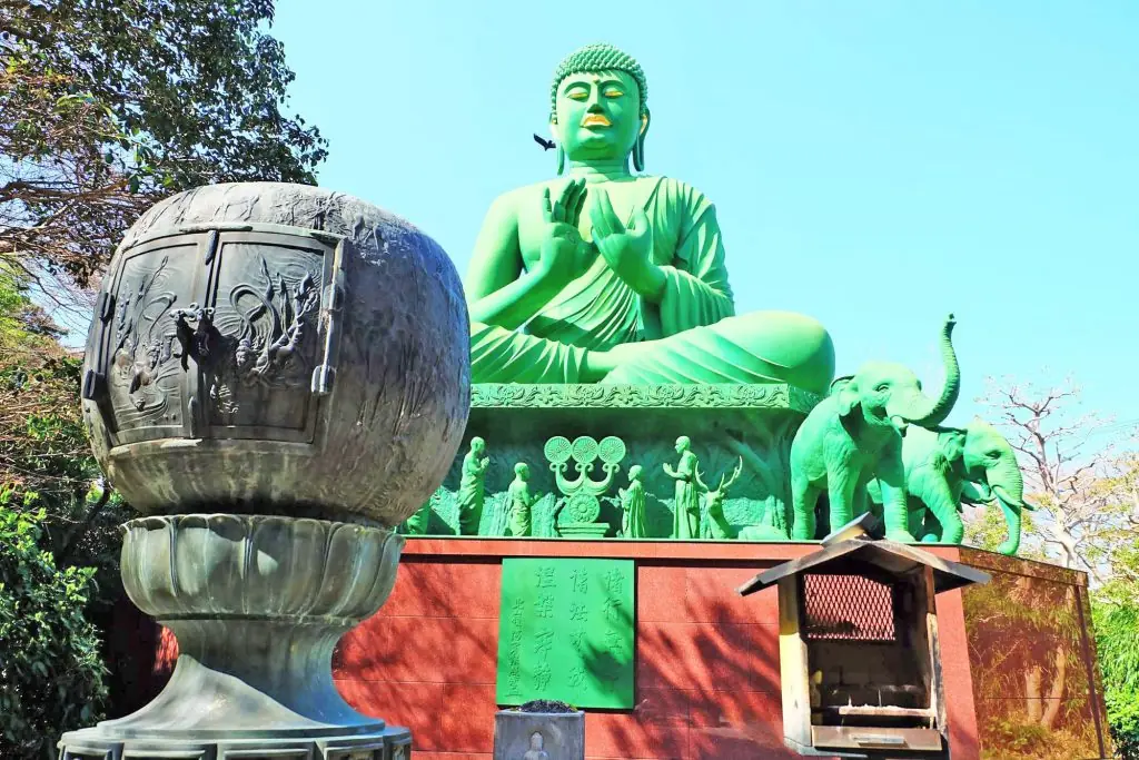 緑の大仏・ねむり弁天・日本一の木魚……名古屋市 「桃巌寺（とうがんじ）」は見どころいっぱい！
