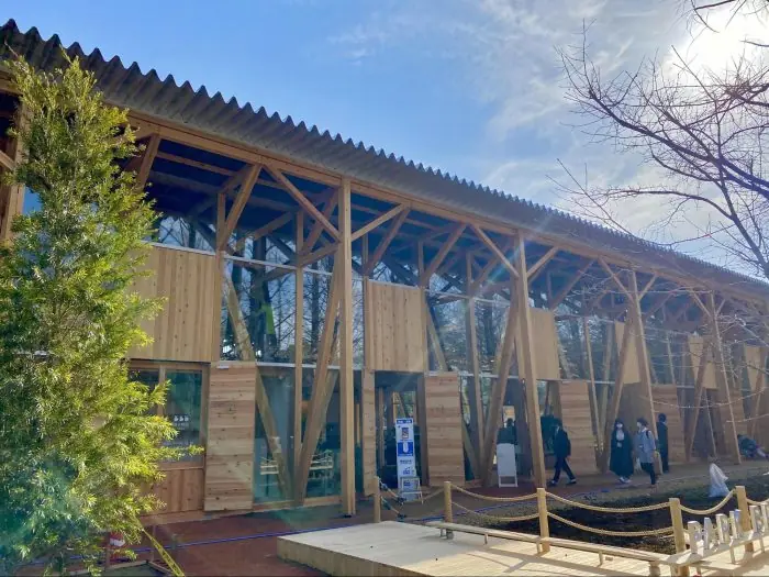 学びの森と市民公園をつなぐ架け橋。自然のぬくもりを感じる施設「KAKAMIGAHARA PARK BRIDGE(カカミガハラ パーク ブリッジ)」