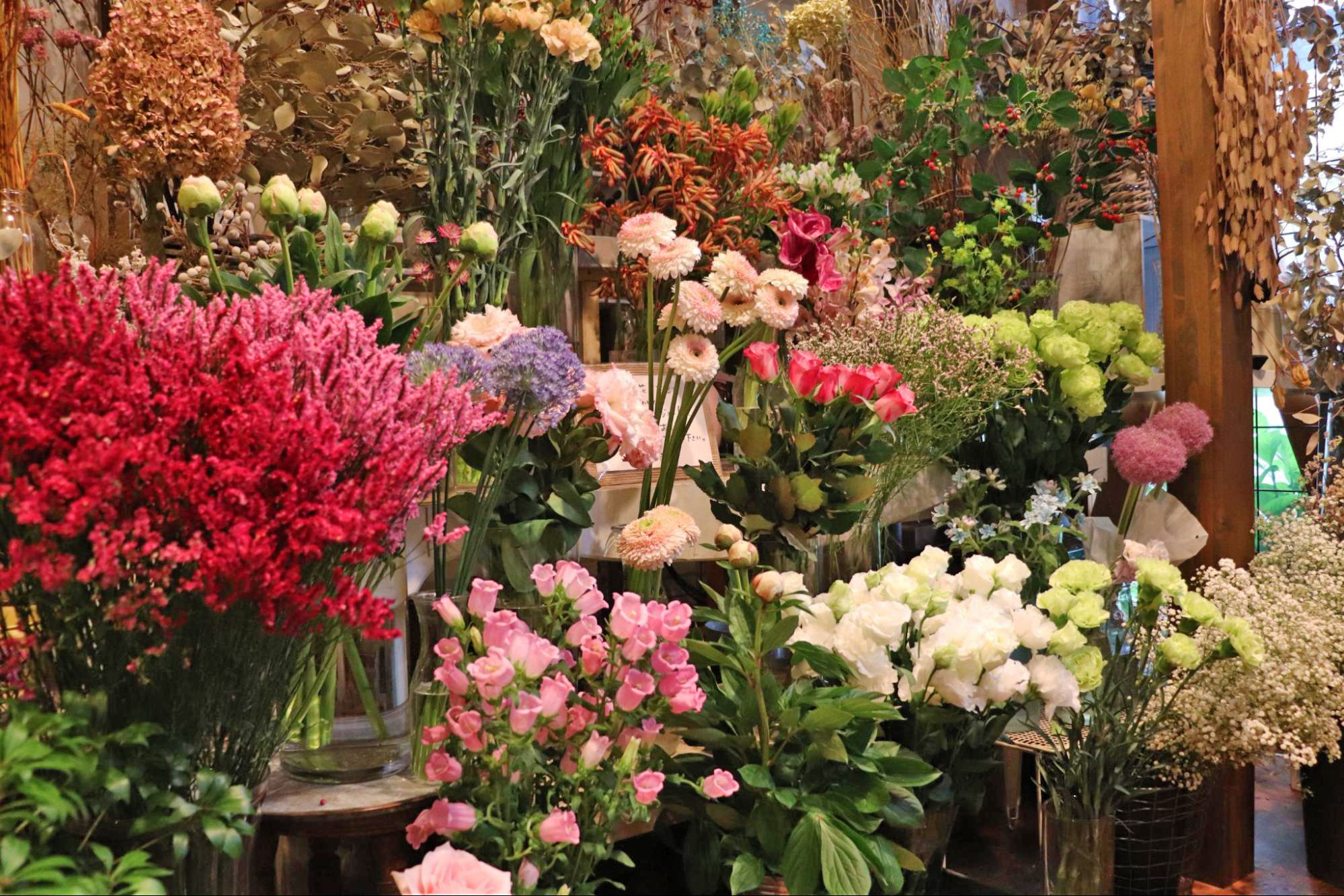 &quot;Atelier Trefle&quot;, a flower and miscellaneous goods store in Fujigaoka