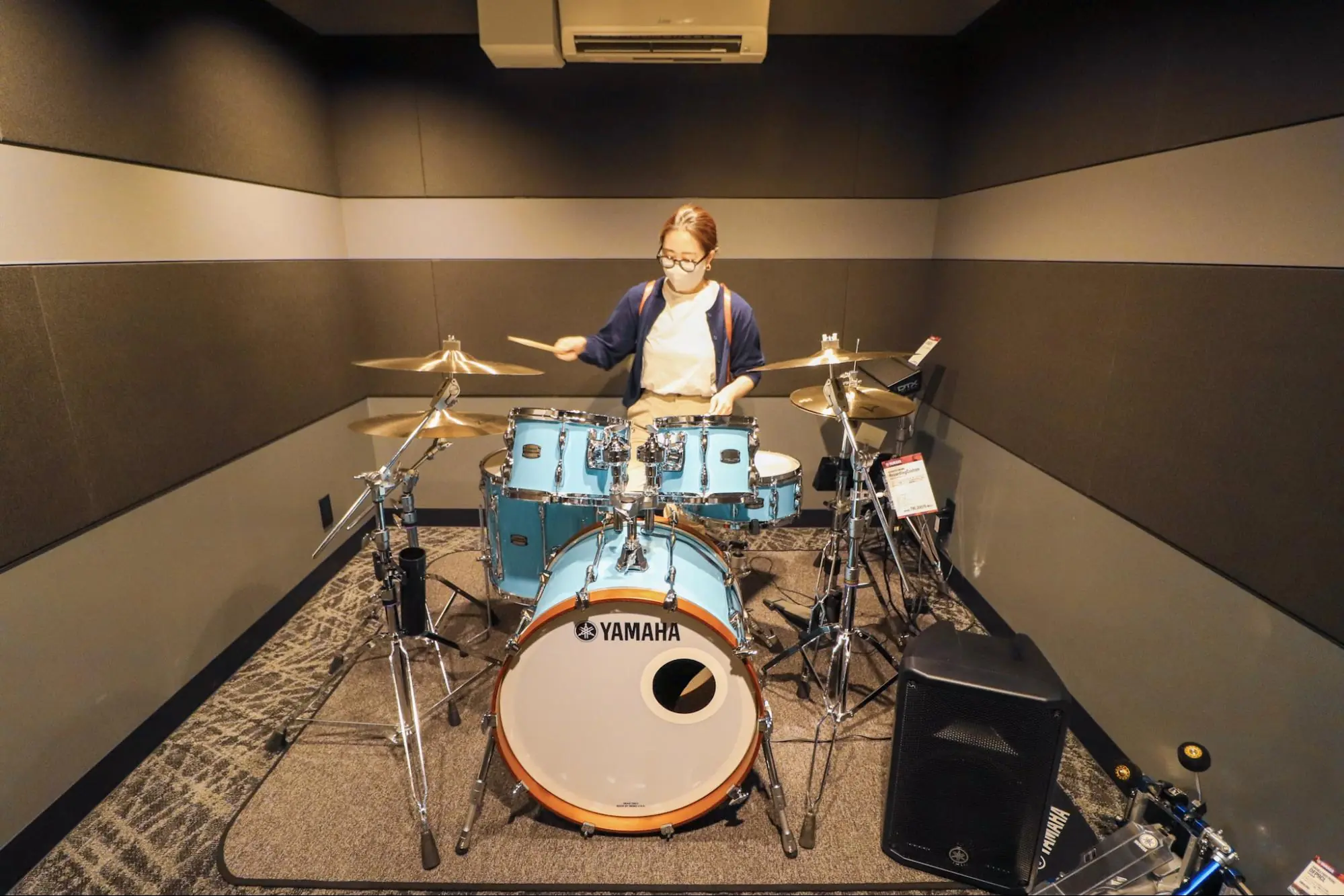 Acoustic drum test room