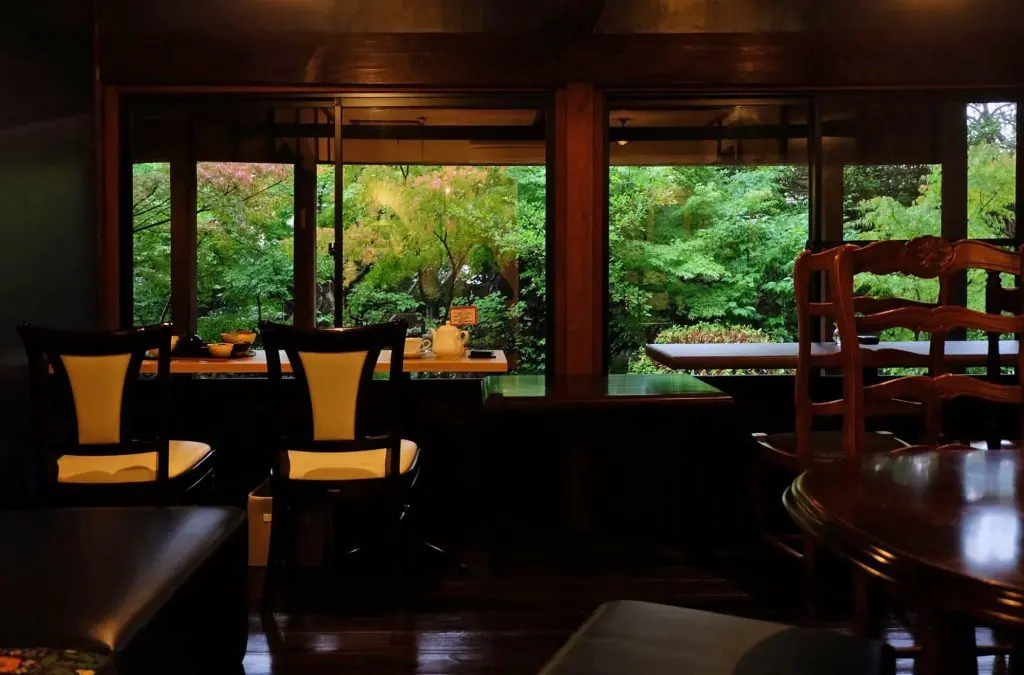 四季折々のお庭と器＆食が織りなす癒しの空間。 　築180年の古民家カフェ「Space Cafe Gallery 藍」