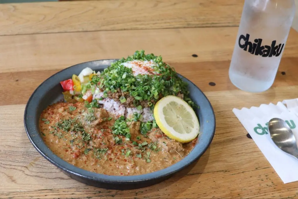 ヒトとヒトがつながる場所を。スパイスカレーとカフェ「chikaku(チカク)」
