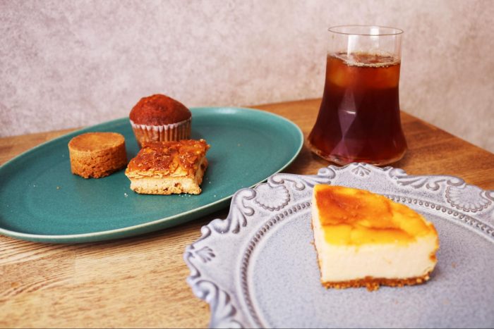 Sweets and coffee shop "bake melew" in Gokiso, Nagoya