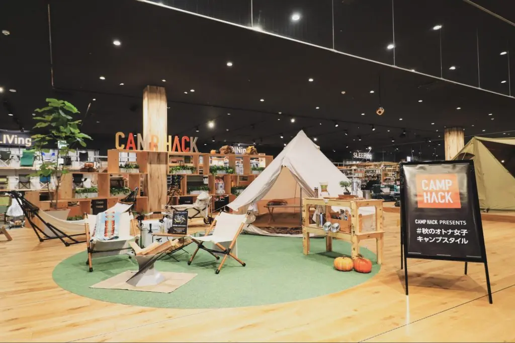 CAMP HACKとアルペンがコラボ!秋のオトナ女子に向けた特別キャンプブースが、アルペンアウトドアーズ春日井店に登場。