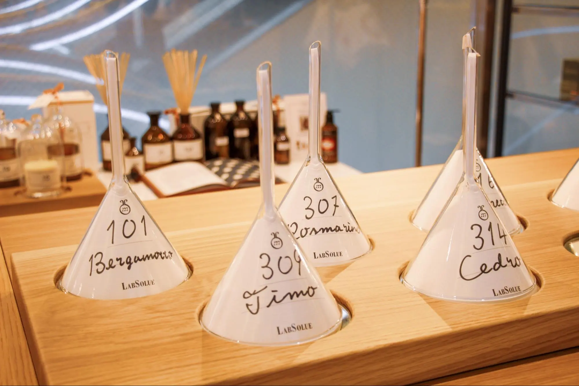 《名古屋初上陸》ミラノの芸術的香水ラボラトリー「LabSolue（ラブソルー）」の香りが体験できるポップアップストアが開催中