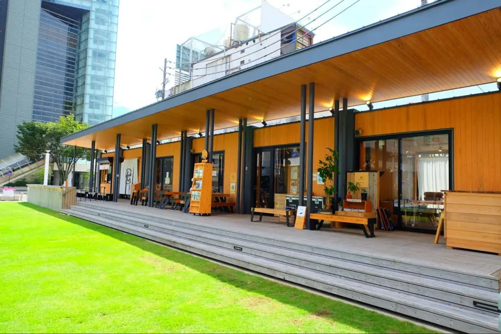 ”集まる×交わる×育つ×広がる”をコンセプトにした、豊田市駅東口の交流広場「とよしば」