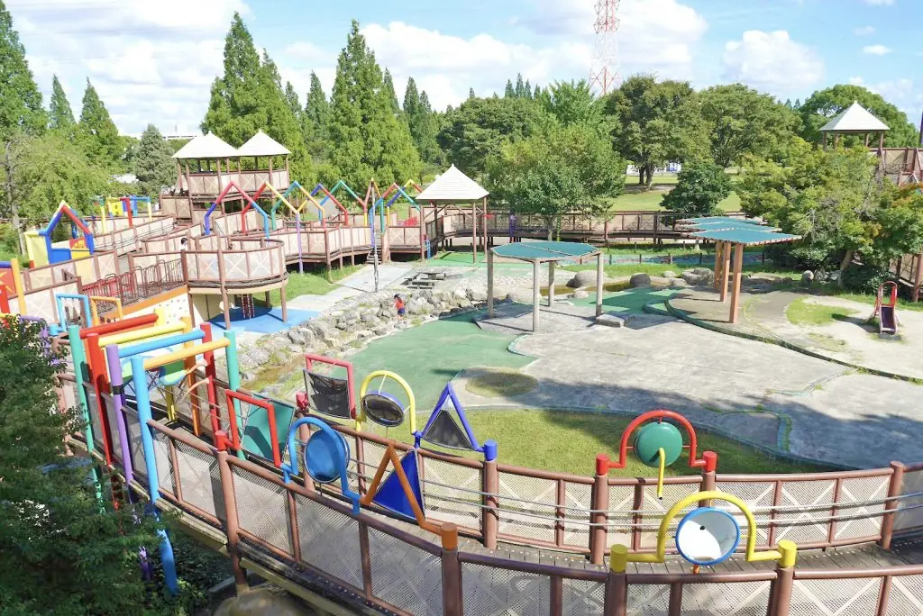 お外でも屋内でも思いっきり遊ぼう!子どもが自ら考えてあそびを創造できる、大型児童センター「とだがわこどもランド」