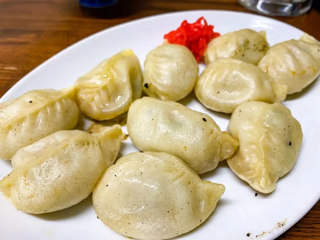 "Gishu," a gyoza specialty restaurant in Gifu, is a must try at least once, even if you have to wait in line!