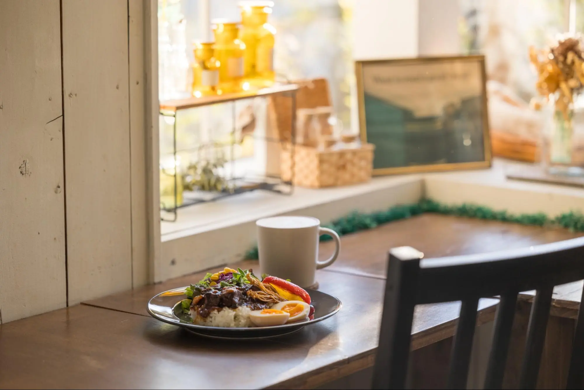 好きなモノに囲まれた蒲郡にあるブックカフェ「acoustic book cafebar by」